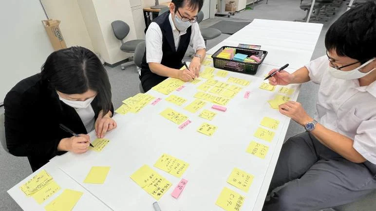 課題解決型授業のためのデザイン研修 — 気づきの共有と整理