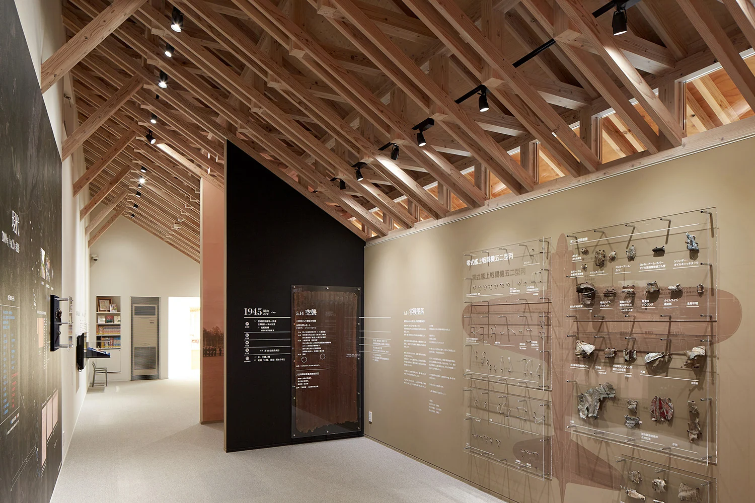 ひみつ基地ミュージアム — 展示空間とサイン